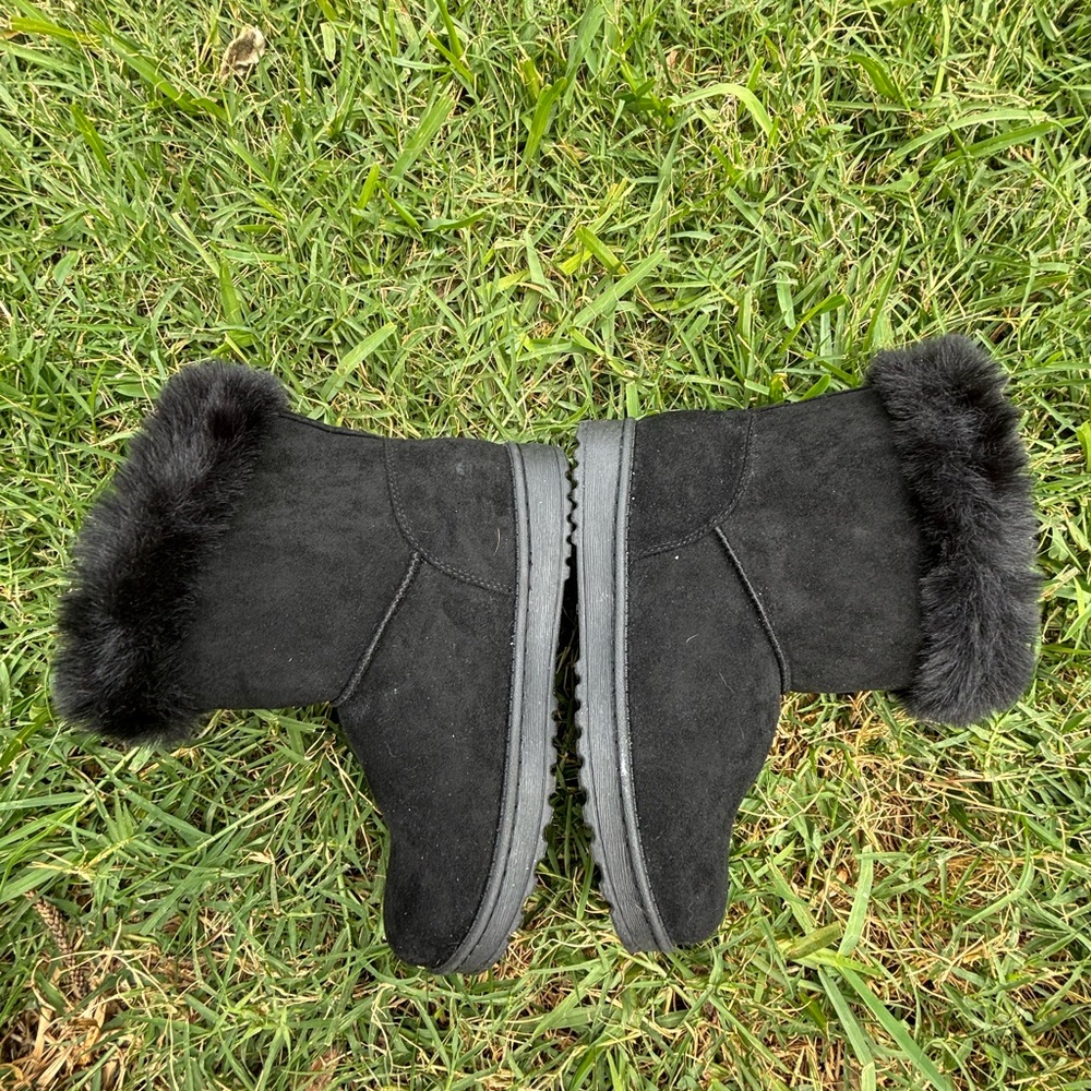 Black Faux Fur Boots Sz 7 - EUC